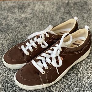 Brown Canvas Women’s Keds size 9 Great Spring Shoe